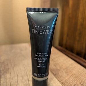 Mary Kay Matte 3D Foundation in Beige